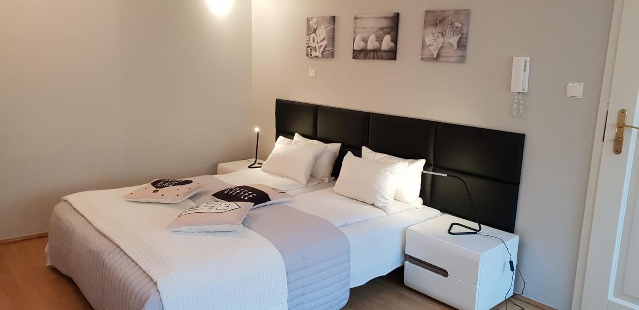 Aparthotel Old City Krakow Bagian luar foto