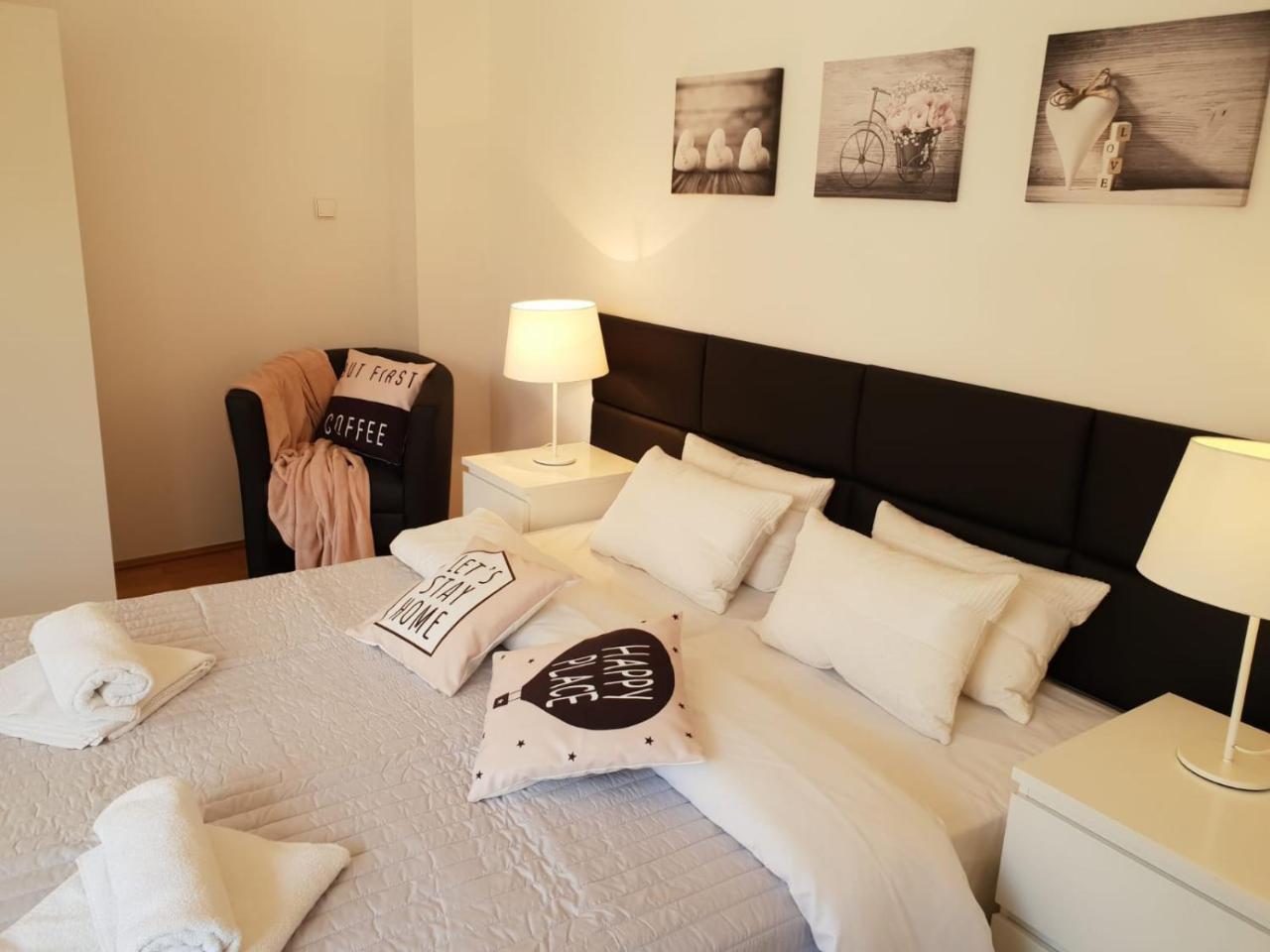 Aparthotel Old City Krakow Bagian luar foto