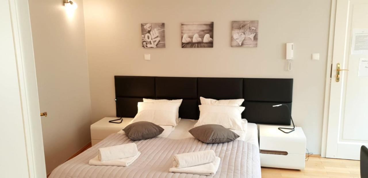 Aparthotel Old City Krakow Bagian luar foto