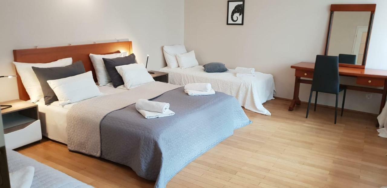 Aparthotel Old City Krakow Bagian luar foto