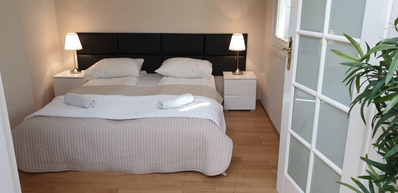Aparthotel Old City Krakow Bagian luar foto