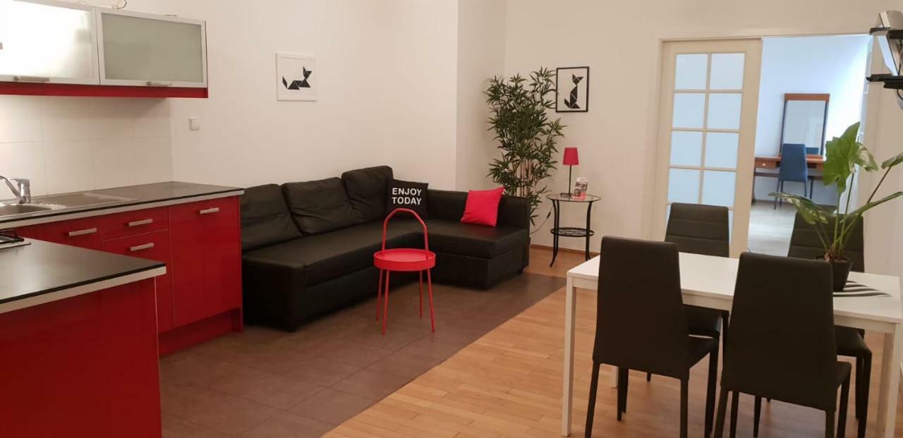 Aparthotel Old City Krakow Bagian luar foto