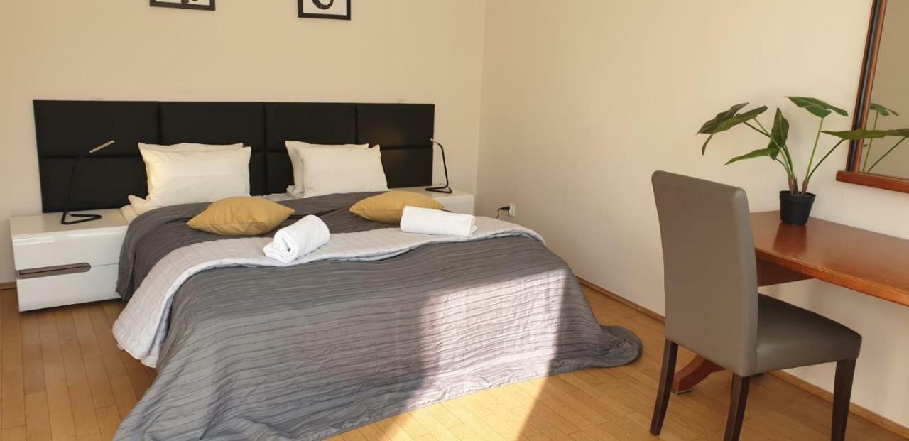 Aparthotel Old City Krakow Bagian luar foto