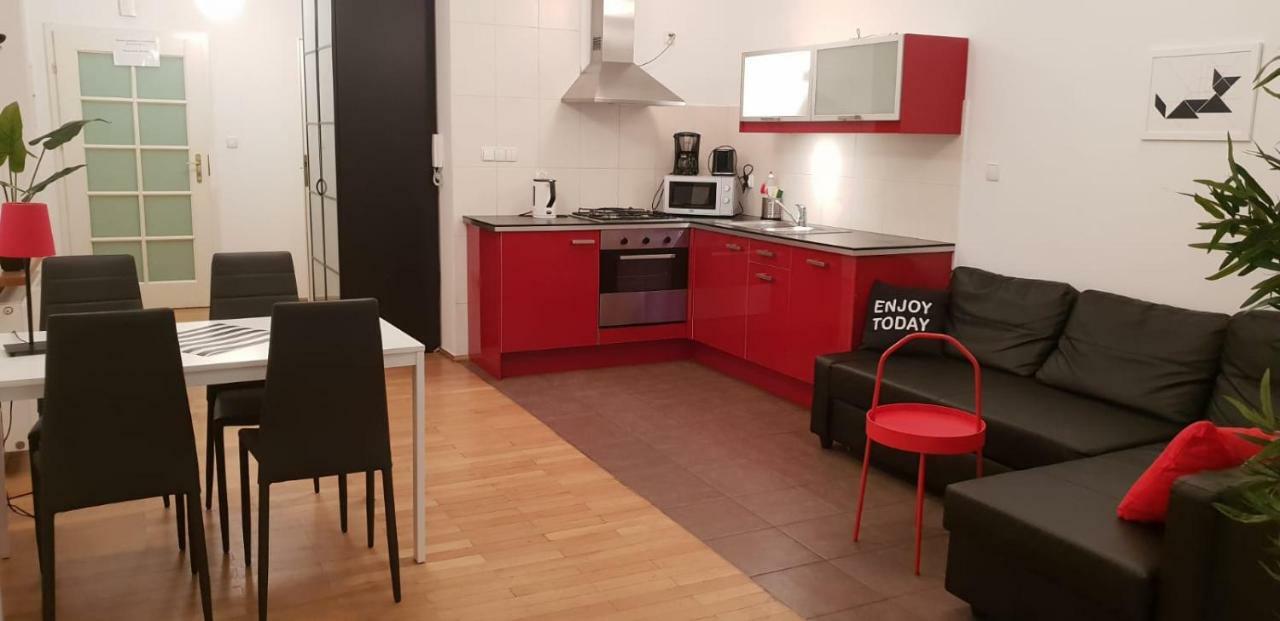 Aparthotel Old City Krakow Bagian luar foto