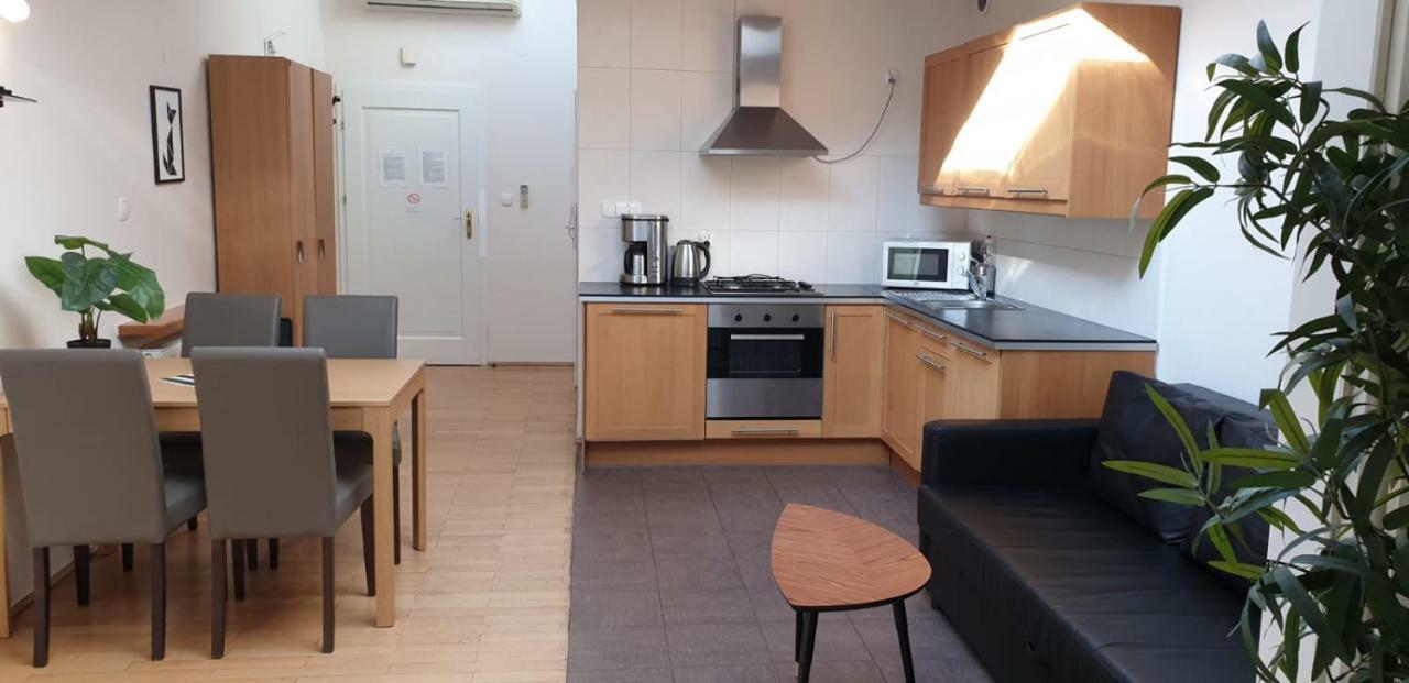Aparthotel Old City Krakow Bagian luar foto