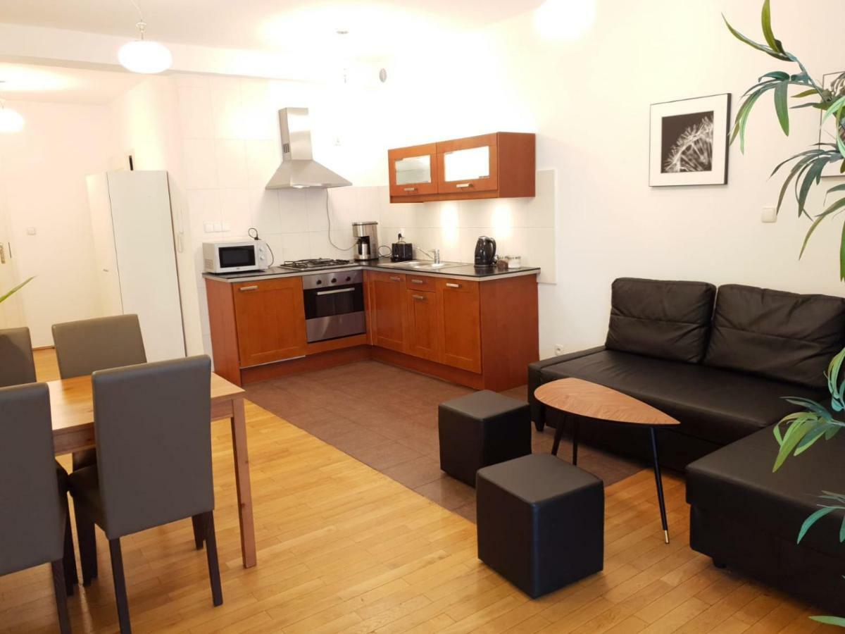 Aparthotel Old City Krakow Bagian luar foto