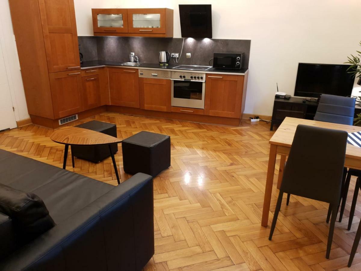 Aparthotel Old City Krakow Bagian luar foto