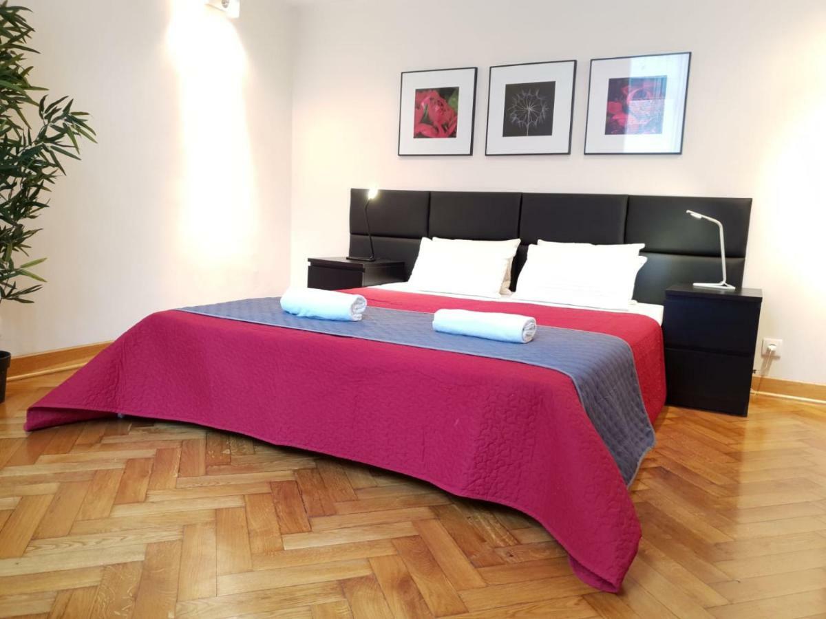 Aparthotel Old City Krakow Bagian luar foto