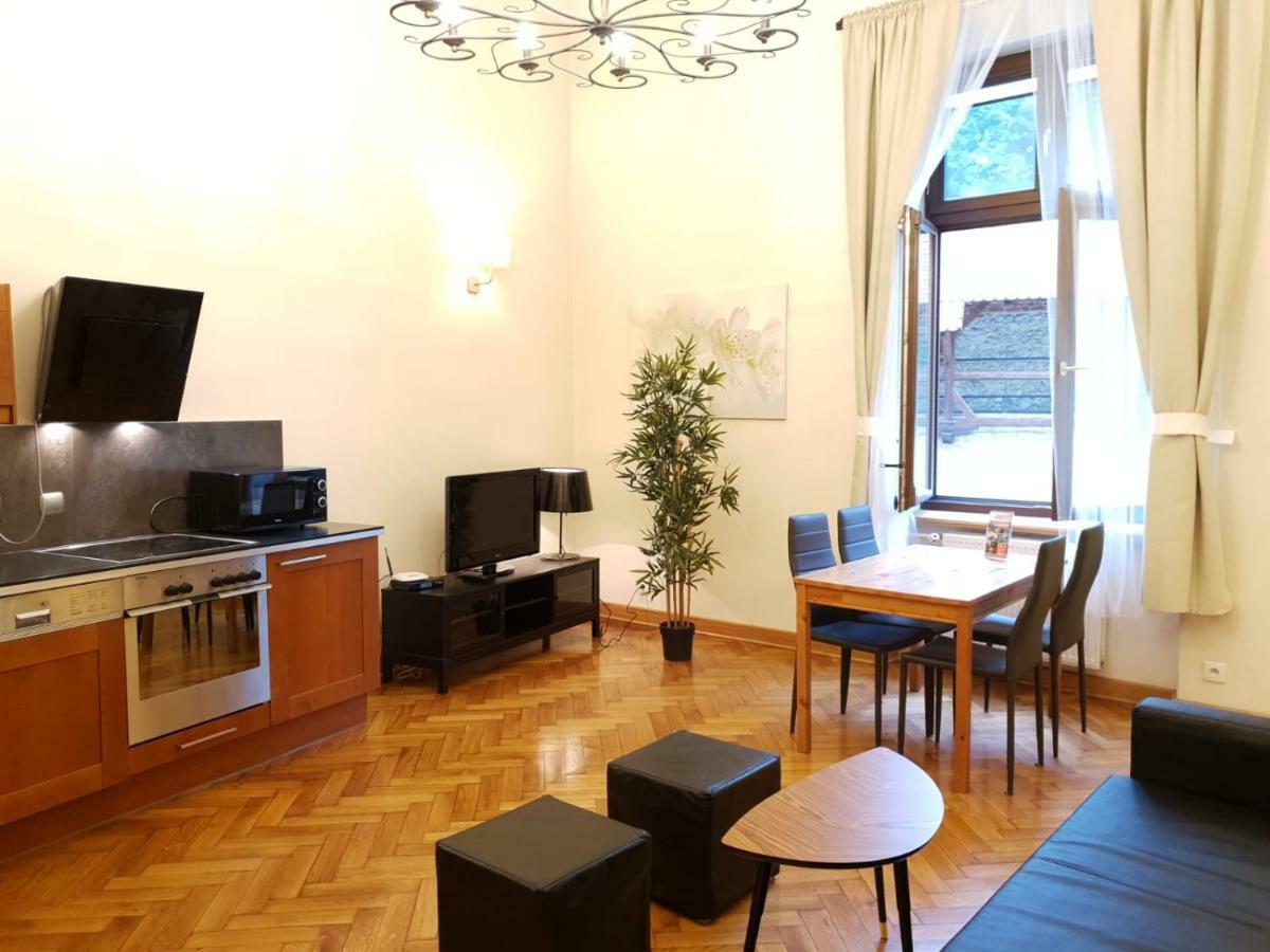 Aparthotel Old City Krakow Bagian luar foto
